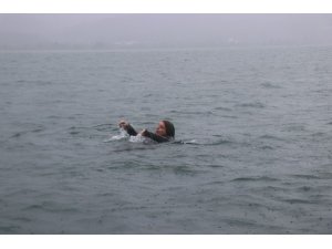 AFAD ekipleri Sapanca Gölünde su üstü kurtarma tatbikatı gerçekleştirdi