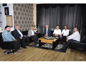 AK Parti Düzce teşkilatından Belediye Başkanı Zeybek’e ziyaret