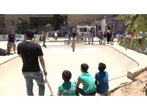 Suriye’de savaşın çocuklarına ilk kaykay parkı