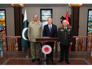 Pakistan Genelkurmay Başkanı Hayat, Bakan Akar’ı ziyaret etti