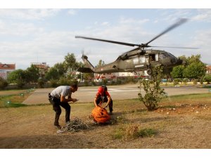 Fethiye’de kayalıklardan düşen turist helikopterle kurtarıldı
