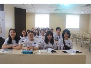 Yabancı öğrenciler yaz okulu kapsamında Türkçe öğreniyorlar