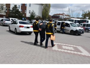 Aksaray’da polisin yakaladığı hırsızlık şüphelisi tutuklandı