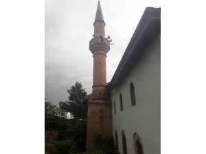Hoparlör tamir eden imam minareden düştü