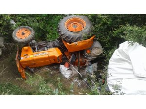 Traktörde 3 metre yükseklikten bahçeye devrildi: 5 yaralı