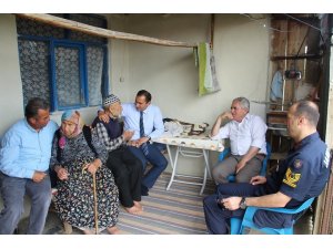 Kaymakam Abbasoğlu ve Başkan Akağaç’tan yaşlılara ziyaret