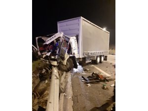 Kamyon, kamyona çarptı: 2 ölü, 3 yaralı