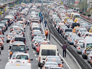 İstanbul'un trafik hızı 3.7 km yavaşladı!