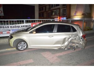 İki otomobil, İETT durağına daldı: 8 kişi yaralandı