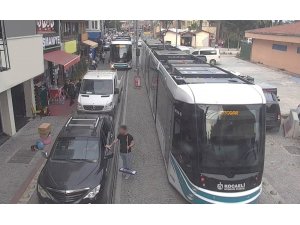Tramvay seferini engelleyen sürücülere ceza yağıyor