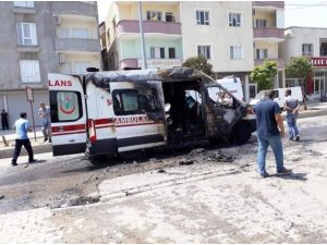 Silopi’de seyir halindeki ambulans alev aldı
