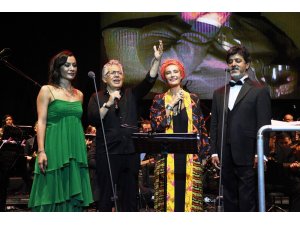 Zülfü Livaneli konserine ünlüler akın etti