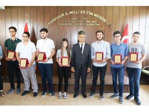 Diyarbakır’da YKS’de dereceye giren öğrenciler ödüllendirildi