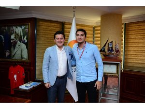 YKS Sözel’de Türkiye Şampiyonu, Antalyalı Altuğ Karakoyun’lu hukuk tercih edecek