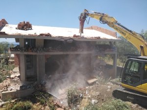 Çanakkale’de kaçak yapıların yıkımına başlandı