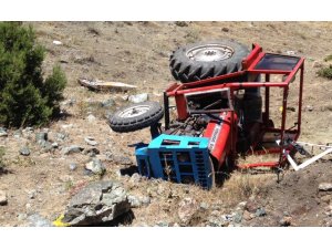 Traktör uçuruma yuvarlandı: 1 ölü