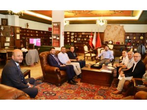 Ünlü sanatçı Mithat Körler, Belediye Başkanı Rasim Arı’yı ziyaret etti