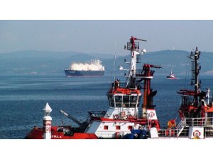 Dev tanker Çanakkale Boğazı’nı kapattı