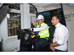 Kırşehir’de Vali Akın, Forklift Simülatör Aracını tanıttı