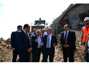 Bakan Turhan Trabzon’da tepkilere neden olan Boztepe’deki yol ve tünel inşaatını inceledi