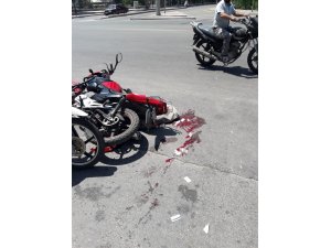 Motosikletler çarpıştı: 1 yaralı