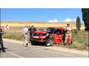 Bayburt’ta ticari taksiyle ticari araç çarpıştı: 9 yaralı