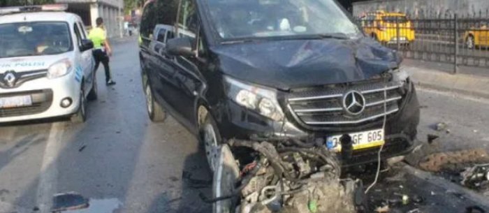 Beşiktaş'ta korkunç kaza! Motoru yola fırladı...