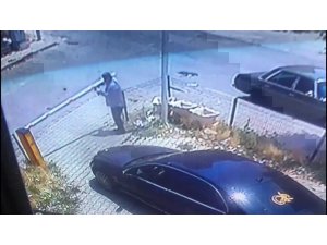 Karaman’da bir sürücü apartmana ait parkın bariyer kolunu söktü