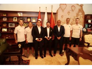 Belediye Başkanı Rasim Arı, Kıbrıslı hakemleri konuk etti