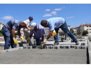 Erzincan Belediyesi iki yeni çocuk oyun alanı inşasına başladı