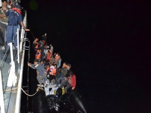 Enez’de lastik botla Yunanistan’a geçmeye çalışan 36 düzensiz göçmen yakalandı