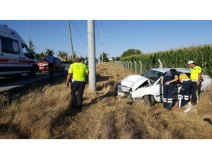Karaman’da şarampole inen otomobil elektrik direğine çarptı: 1 yaralı