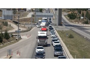 43 ilin geçiş noktası Kırıkkale’de trafik kilit