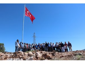 Beyşehir Adaköy’e şehitler anısına Türk bayrağı dikildi