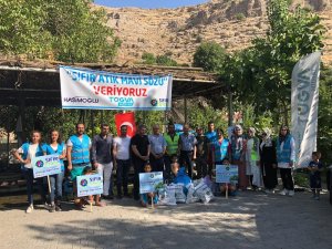 TÜGVA’lı gençler Beyazsu’da çöpleri temizledi