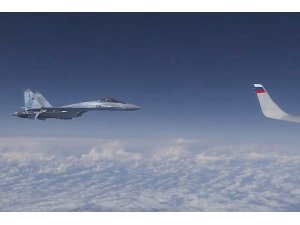 Rusya, Şoygu’nun uçağına yaklaşmaya çalışan NATO uçağının görüntüsünü yayınladı