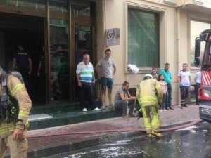 Fatih'te otelde korkutan yangın! Turistler kendilerinin panikle dışarıya attı