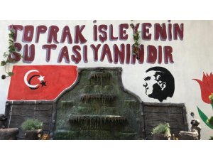 Tarım ve Orman İlçe Müdürlüğü bahçesine Atatürk ve Türk bayrağı çizildi