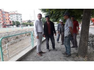 Tosya Belediyesi yaya yollarını yeniliyor