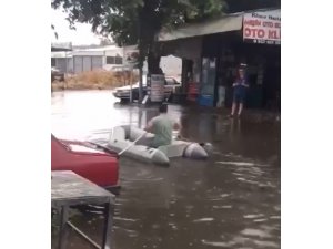 Çanakkale’ye yağmur yağdı, vatandaş dışarı deniz botuyla çıktı