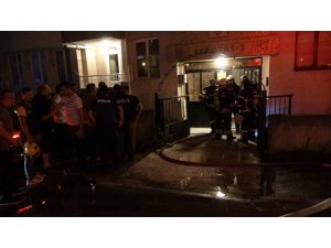 Yangın çıkan evde yaralanan genci komşuları kurtardı