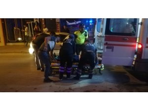 Otomobilin çarptığı motosiklet sürücüsü yaralandı