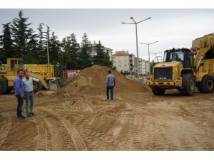 Nevşehir Belediyesi ekipleri Mustafa Parmaksız caddesinde çalışmalarını sürdürüyor