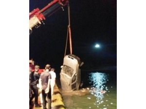 Fatsa’da hafif ticari araç denize düştü
