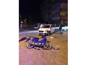 Otomobil ile motosiklet çarpıştı: 2 yaralı