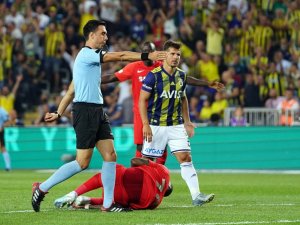 Emre Belözoğlu bin 542 gün sonra Fenerbahçe formasıyla ilk resmi maçına çıktı