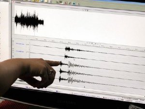 Denizli'de korkutan deprem! 3,9'la sallandı...