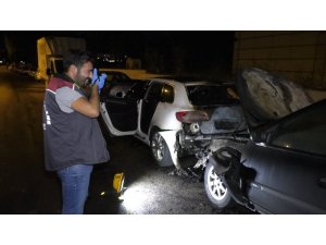 Antalya’da araç yangınında iki otomobil kül oldu