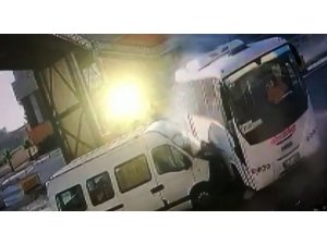 Şanlıurfa’da 4 kişinin yaralandığı kaza anı güvenlik kamerasında
