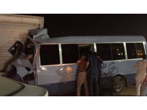 Suudi Arabistan’da hostesleri taşıyan minibüs kaza yaptı: 1 ölü, 11 yaralı